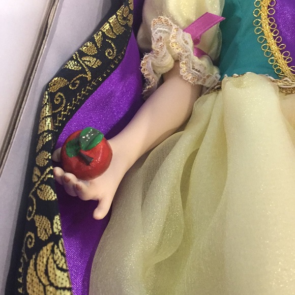 Paradise Galleries Snow White A premier Edition - Picture 4 of 8